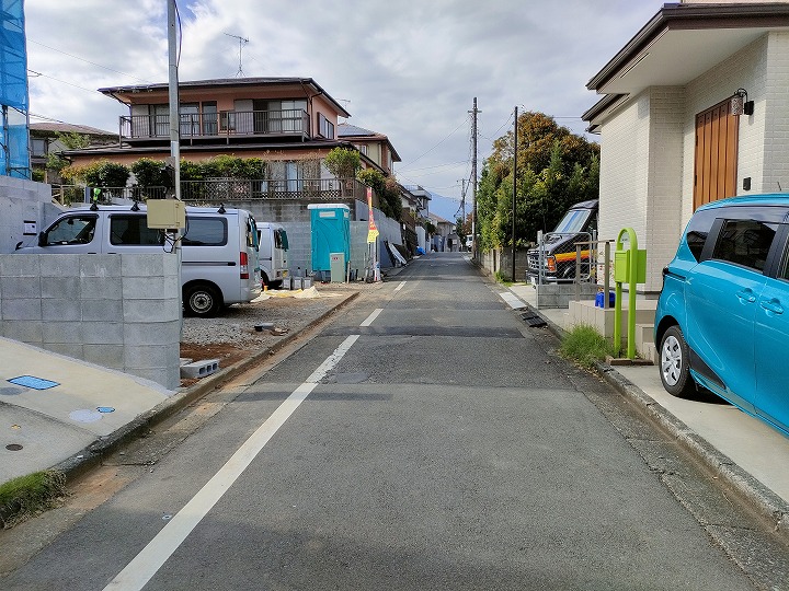 トレオフが紹介する伊勢原市八幡台2丁目売地東側道路