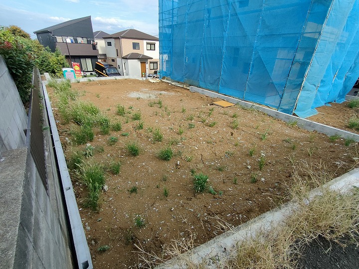 トレオフが紹介する伊勢原市八幡台2丁目売地西面