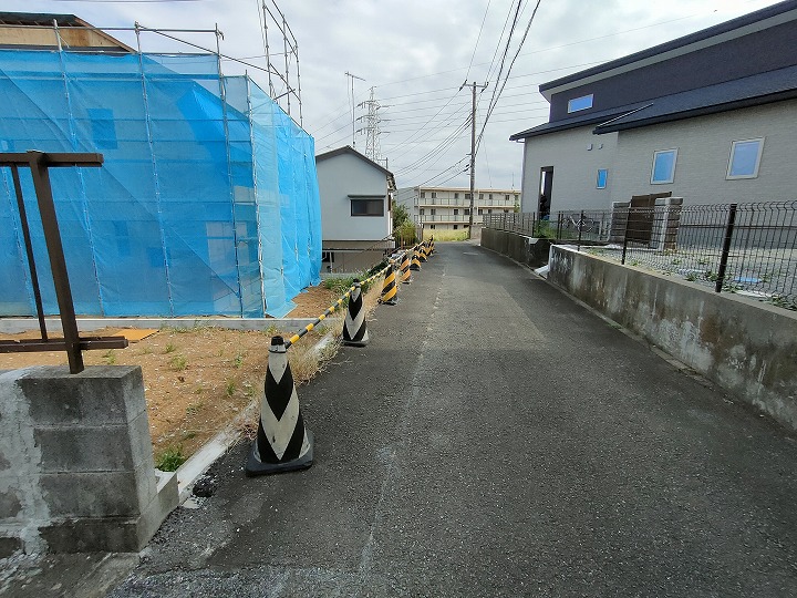 トレオフが紹介する伊勢原市八幡台2丁目売地西側道路